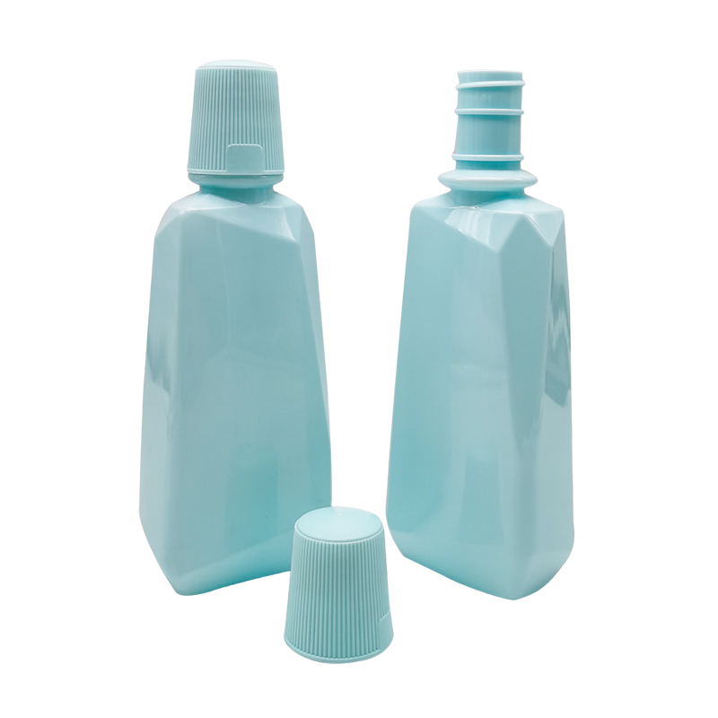 Chai nước súc miệng màu xanh