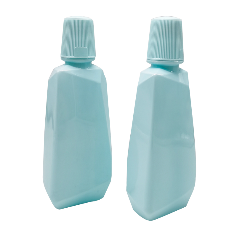 Chai nước súc miệng màu xanh